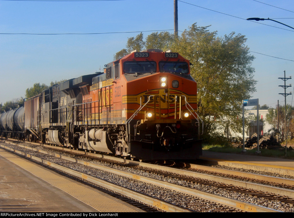 BNSF 5323